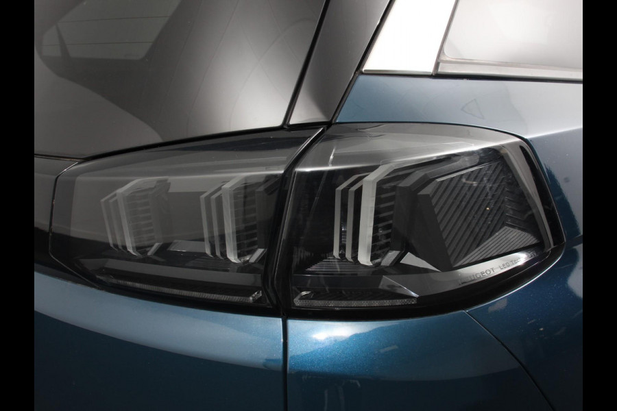 Peugeot 5008 1.2 PureTech 130pk Automaat Allure Pack 7-zits | Navigatie | Apple Carplay/Android Auto | Climate Control | Cruise Control | Virtual cockpit | PDC VA + Camera | Zonneschermen achter | Keyless Go | Full LED  18” LM Velgen