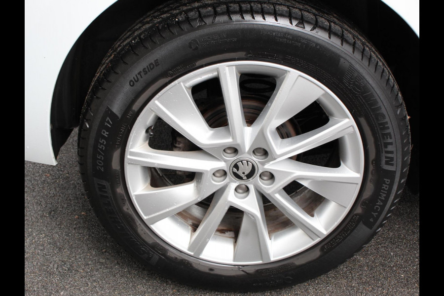 Škoda Kamiq 1.0 TSI 110pk DSG Style | Navigatie | Apple Carplay/Android auto | Parkeersensor achter | Cruise Control | Verwarmbare voorstoelen | Extra getint glas | Climate Control | Digitale Cockpit