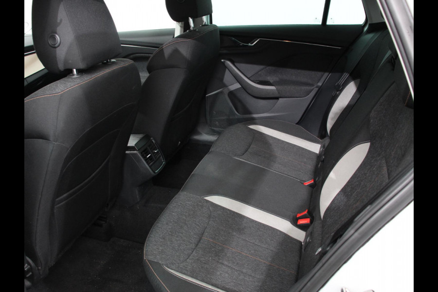 Škoda Kamiq 1.0 TSI 110pk DSG Style | Navigatie | Apple Carplay/Android auto | Parkeersensor achter | Cruise Control | Verwarmbare voorstoelen | Extra getint glas | Climate Control | Digitale Cockpit