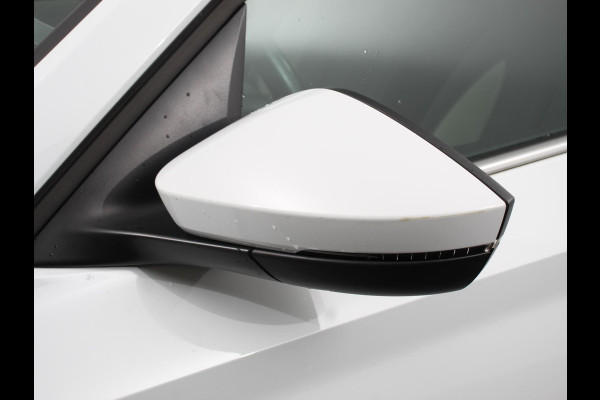Škoda Kamiq 1.0 TSI 110pk DSG Style | Navigatie | Apple Carplay/Android auto | Parkeersensor achter | Cruise Control | Verwarmbare voorstoelen | Extra getint glas | Climate Control | Digitale Cockpit