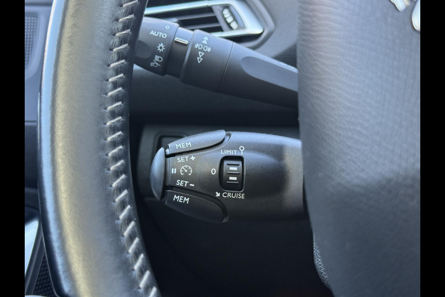 Peugeot 308 SW 1.2 PureTech Allure Navi|Clima|Cruise|Pano|Carplay|PDC V+A|D-riem vv in 2023|N.A.P|APK tot 10-2027