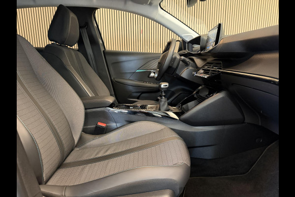 Peugeot 208 1.2 PureTech 100PK Allure Pack | Carplay | Camera | Keyless | 3D Dashboard | Incl. garantie