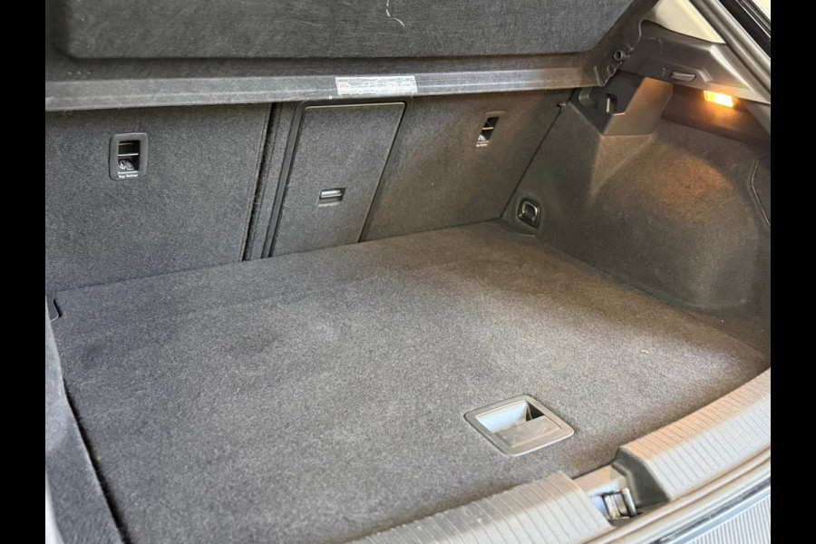 Volkswagen T-Roc 1.5 TSI Sport | Pano | ACC | LED | Virtual Cockpit | Camera