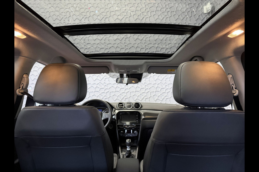 Suzuki Vitara 1.4 BOOSTERJET 07/25 NIEUWSTAAT HYBRID STYLE PANORAMA SCHUIFDAK LEER CARPLAY NAVI CAMERA PDC STOELVERW.