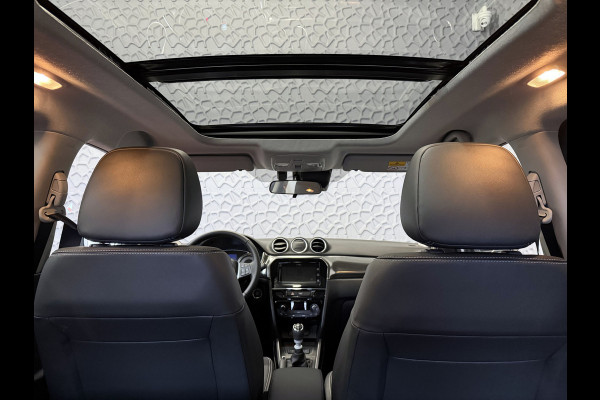 Suzuki Vitara 1.4 BOOSTERJET 07/25 NIEUWSTAAT HYBRID STYLE PANORAMA SCHUIFDAK LEER CARPLAY NAVI CAMERA PDC STOELVERW.