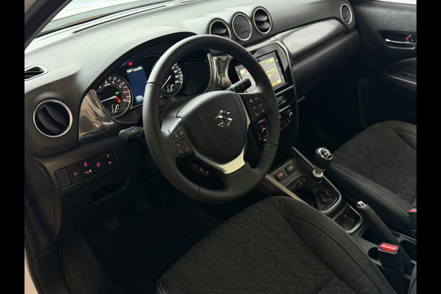 Suzuki Vitara 1.4 BOOSTERJET 07/25 NIEUWSTAAT HYBRID STYLE PANORAMA SCHUIFDAK LEER CARPLAY NAVI CAMERA PDC STOELVERW.
