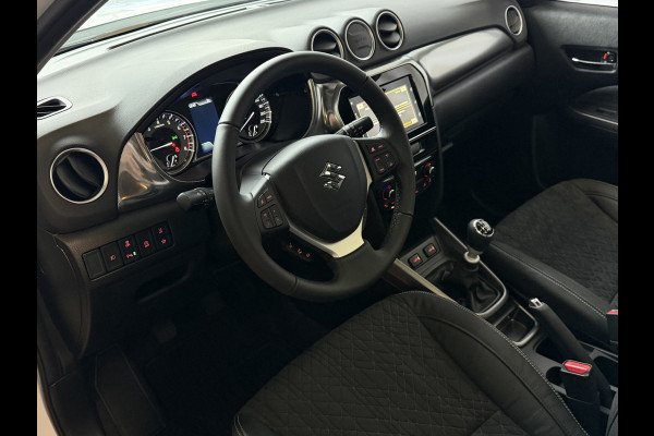 Suzuki Vitara 1.4 BOOSTERJET 07/25 NIEUWSTAAT HYBRID STYLE PANORAMA SCHUIFDAK LEER CARPLAY NAVI CAMERA PDC STOELVERW.