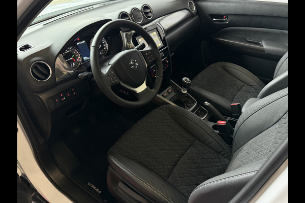 Suzuki Vitara 1.4 BOOSTERJET 07/25 NIEUWSTAAT HYBRID STYLE PANORAMA SCHUIFDAK LEER CARPLAY NAVI CAMERA PDC STOELVERW.