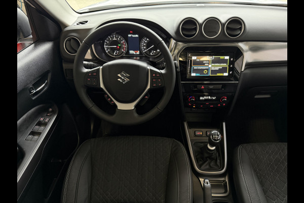 Suzuki Vitara 1.4 BOOSTERJET 07/25 NIEUWSTAAT HYBRID STYLE PANORAMA SCHUIFDAK LEER CARPLAY NAVI CAMERA PDC STOELVERW.