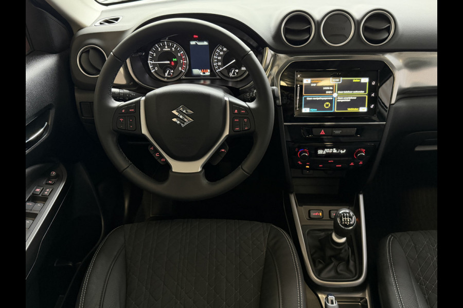 Suzuki Vitara 1.4 BOOSTERJET 07/25 NIEUWSTAAT HYBRID STYLE PANORAMA SCHUIFDAK LEER CARPLAY NAVI CAMERA PDC STOELVERW.