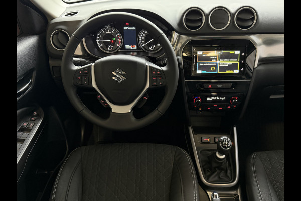 Suzuki Vitara 1.4 BOOSTERJET 07/25 NIEUWSTAAT HYBRID STYLE PANORAMA SCHUIFDAK LEER CARPLAY NAVI CAMERA PDC STOELVERW.