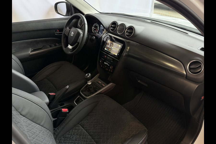 Suzuki Vitara 1.4 BOOSTERJET 07/25 NIEUWSTAAT HYBRID STYLE PANORAMA SCHUIFDAK LEER CARPLAY NAVI CAMERA PDC STOELVERW.