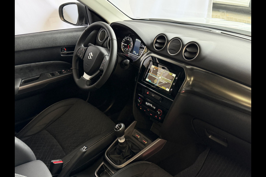 Suzuki Vitara 1.4 BOOSTERJET 07/25 NIEUWSTAAT HYBRID STYLE PANORAMA SCHUIFDAK LEER CARPLAY NAVI CAMERA PDC STOELVERW.