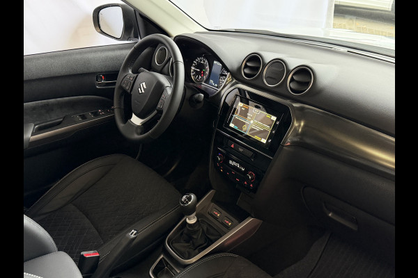 Suzuki Vitara 1.4 BOOSTERJET 07/25 NIEUWSTAAT HYBRID STYLE PANORAMA SCHUIFDAK LEER CARPLAY NAVI CAMERA PDC STOELVERW.