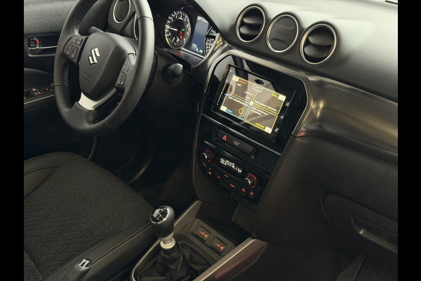 Suzuki Vitara 1.4 BOOSTERJET 07/25 NIEUWSTAAT HYBRID STYLE PANORAMA SCHUIFDAK LEER CARPLAY NAVI CAMERA PDC STOELVERW.