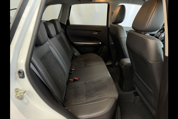 Suzuki Vitara 1.4 BOOSTERJET 07/25 NIEUWSTAAT HYBRID STYLE PANORAMA SCHUIFDAK LEER CARPLAY NAVI CAMERA PDC STOELVERW.