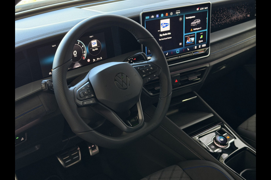 Volkswagen Tayron 1.5 eHybrid 272PK R-LINE SCHUIFDAK VW.TREKHAAK BLACK-STYLE 20''LMV PANO ERGO.STOEL MASSAGE TRAILER.ASSIST