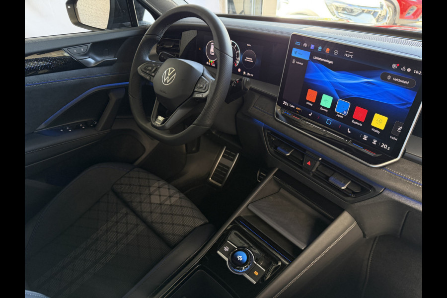 Volkswagen Tayron 1.5 eHybrid 272PK R-LINE SCHUIFDAK VW.TREKHAAK BLACK-STYLE 20''LMV PANO ERGO.STOEL MASSAGE TRAILER.ASSIST
