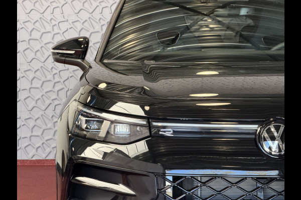 Volkswagen Tayron 1.5 eHybrid 272PK R-LINE SCHUIFDAK VW.TREKHAAK BLACK-STYLE 20''LMV PANO ERGO.STOEL MASSAGE TRAILER.ASSIST