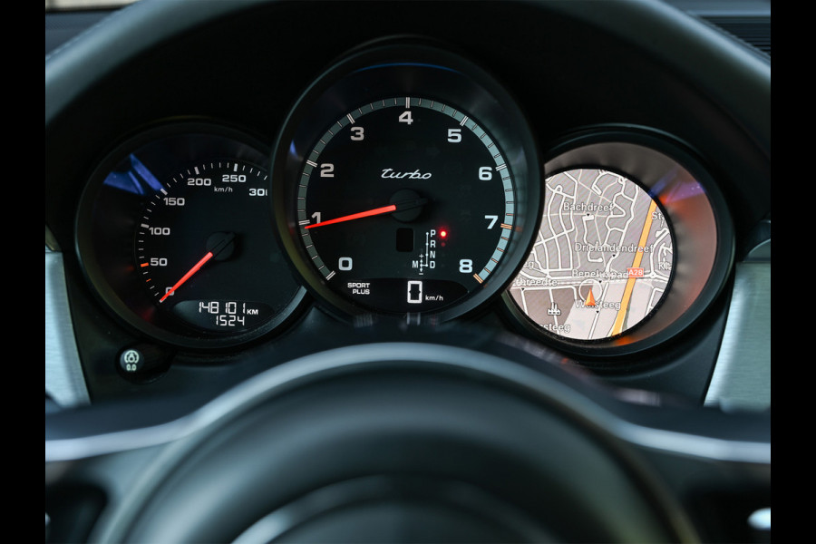 Porsche Macan 3.6 Turbo Performance Package 441pk | Sport Chrono | Panorama dak | Trekhaak | Bose Sound | Privacy glass | Adaptive cruise control | Stoel ventilatie