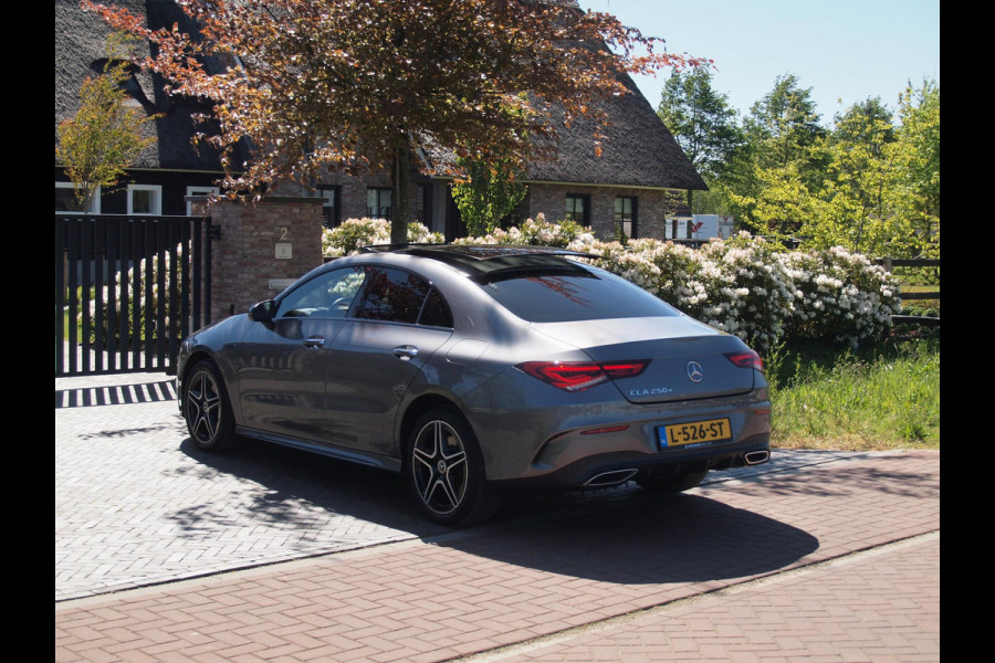 Mercedes-Benz CLA-Klasse 250 e Business Solution AMG Limited | Panoramadak | Camera | Sfeerverlichting | Apple Carplay |