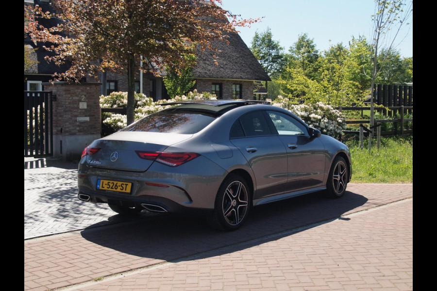 Mercedes-Benz CLA-Klasse 250 e Business Solution AMG Limited | Panoramadak | Camera | Sfeerverlichting | Apple Carplay |