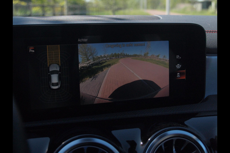 Mercedes-Benz CLA-Klasse 250 e Business Solution AMG Limited | Panoramadak | Camera | Sfeerverlichting | Apple Carplay |