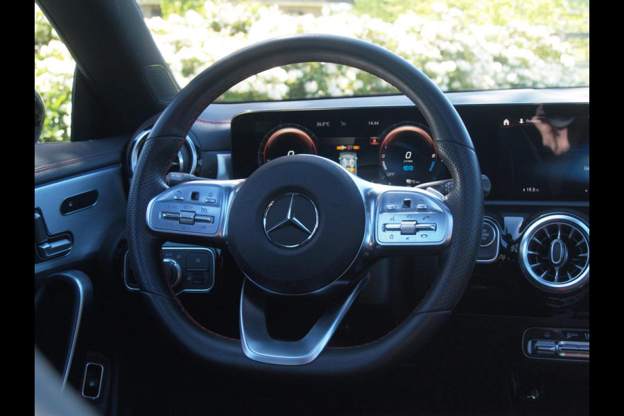 Mercedes-Benz CLA-Klasse 250 e Business Solution AMG Limited | Panoramadak | Camera | Sfeerverlichting | Apple Carplay |