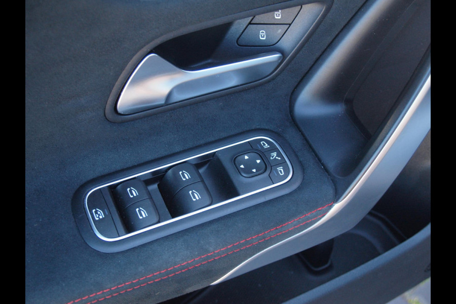 Mercedes-Benz CLA-Klasse 250 e Business Solution AMG Limited | Panoramadak | Camera | Sfeerverlichting | Apple Carplay |