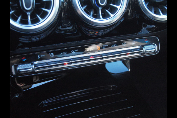 Mercedes-Benz CLA-Klasse 250 e Business Solution AMG Limited | Panoramadak | Camera | Sfeerverlichting | Apple Carplay |