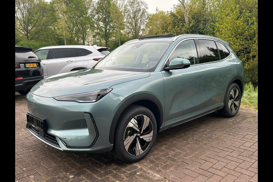 GEELY E5 Max+ 68 kWh | Panoramadak | Memoryseats | Flyme Audio | Stoelen voor & achter verwarmbaar | Warmtepomp | 360 Camera |