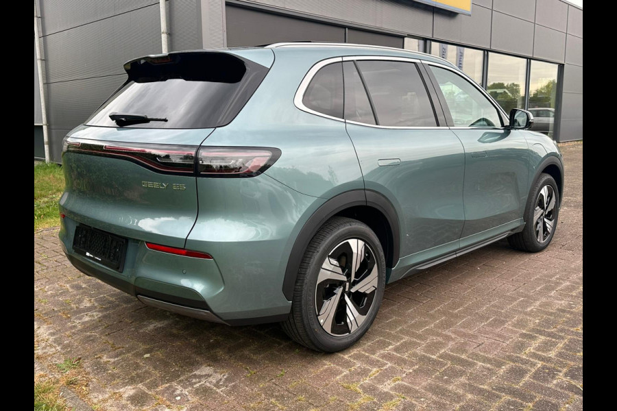 GEELY E5 Max+ 68 kWh | Panoramadak | Memoryseats | Flyme Audio | Stoelen voor & achter verwarmbaar | Warmtepomp | 360 Camera |