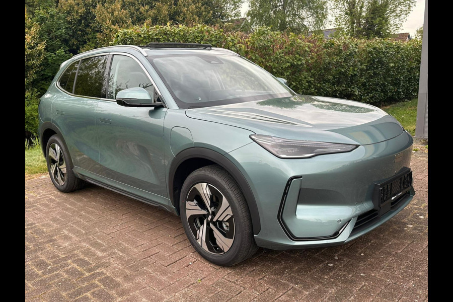 GEELY E5 Max+ 68 kWh | Panoramadak | Memoryseats | Flyme Audio | Stoelen voor & achter verwarmbaar | Warmtepomp | 360 Camera |