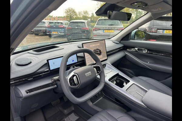 GEELY E5 Max+ 68 kWh | Panoramadak | Memoryseats | Flyme Audio | Stoelen voor & achter verwarmbaar | Warmtepomp | 360 Camera |