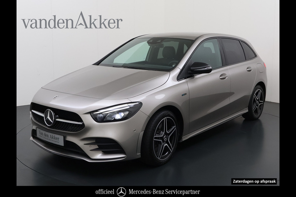 Mercedes-Benz B-Klasse 250e AMG // Trekhaak // Carplay // Camera // Sfeerverlichting // Nightpakket // LED koplampen