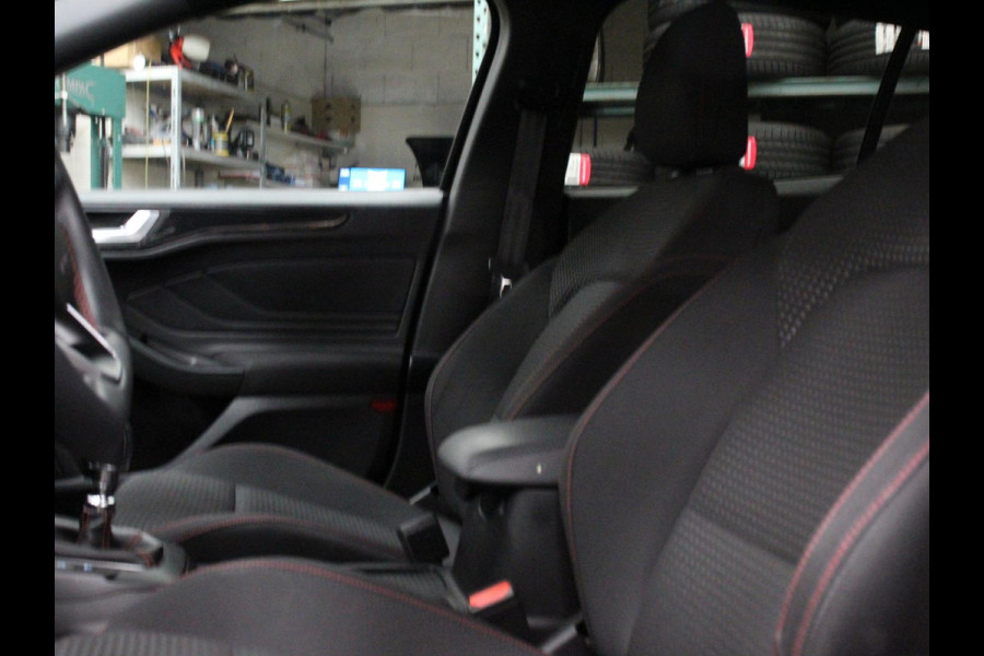 Ford FOCUS Wagon 1.0 EcoBoost Hybrid ST Line X Business Digitale Cockpit Camera Electrisch te openen achterklep Navigatie Climate control Cruise control Apple Carplay/Android Auto LM velgen Parkeersensoren Led Extra Getint Glas