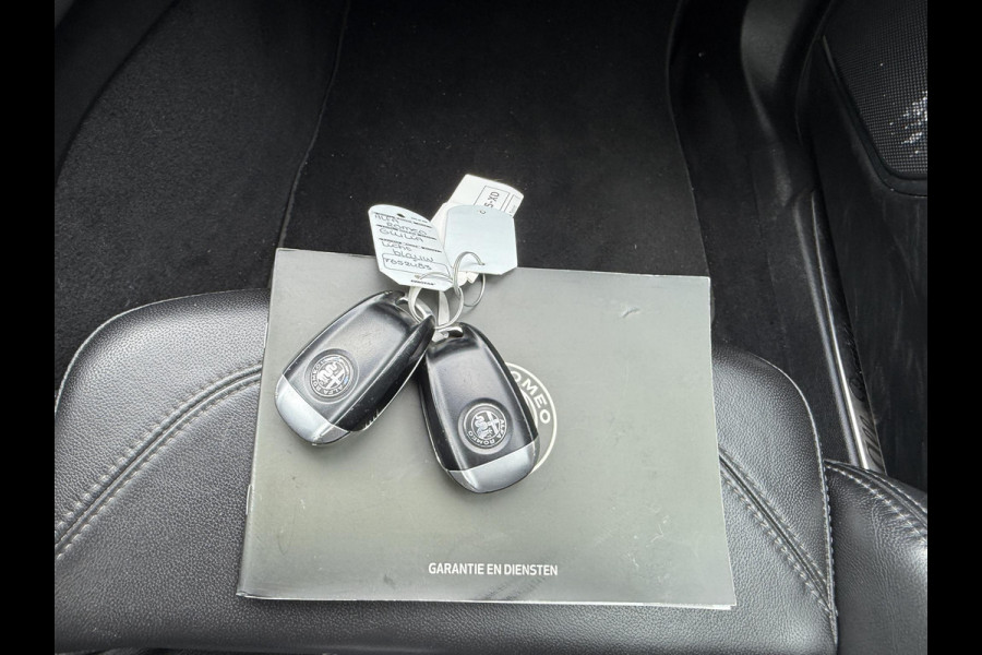 Alfa Romeo Giulia 2.0Turbo Aut. 200pk Sprint | Sport | Leder | Navi |