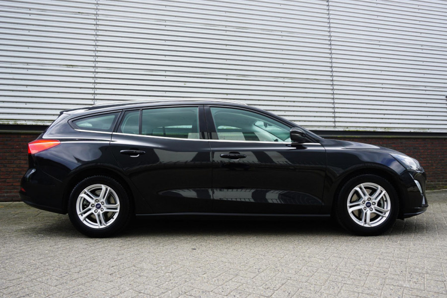 Ford FOCUS Wagon 1.0 EcoBoost Edition Business/Navigatie/Cruise/ Black Metallic.