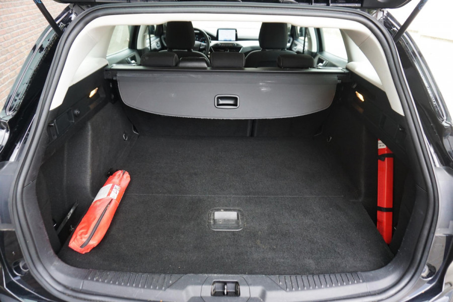 Ford FOCUS Wagon 1.0 EcoBoost Edition Business/Navigatie/Cruise/ Black Metallic.