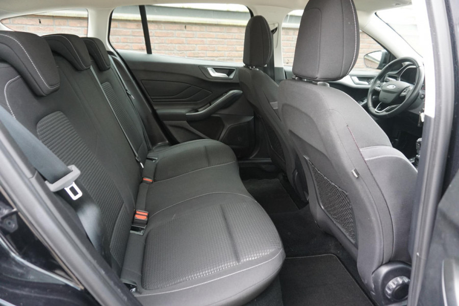 Ford FOCUS Wagon 1.0 EcoBoost Edition Business/Navigatie/Cruise/ Black Metallic.