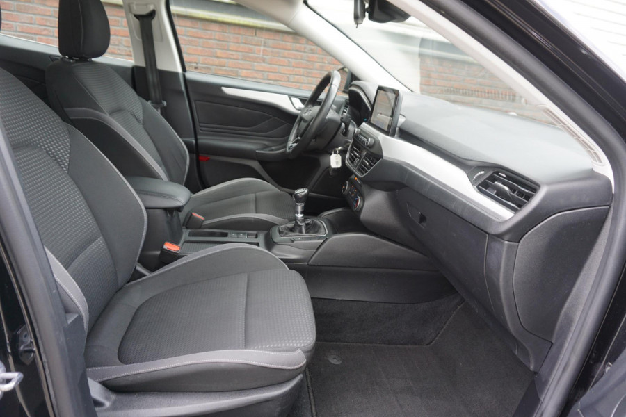 Ford FOCUS Wagon 1.0 EcoBoost Edition Business/Navigatie/Cruise/ Black Metallic.