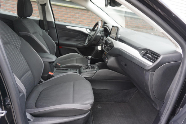 Ford FOCUS Wagon 1.0 EcoBoost Edition Business/Navigatie/Cruise/ Black Metallic.