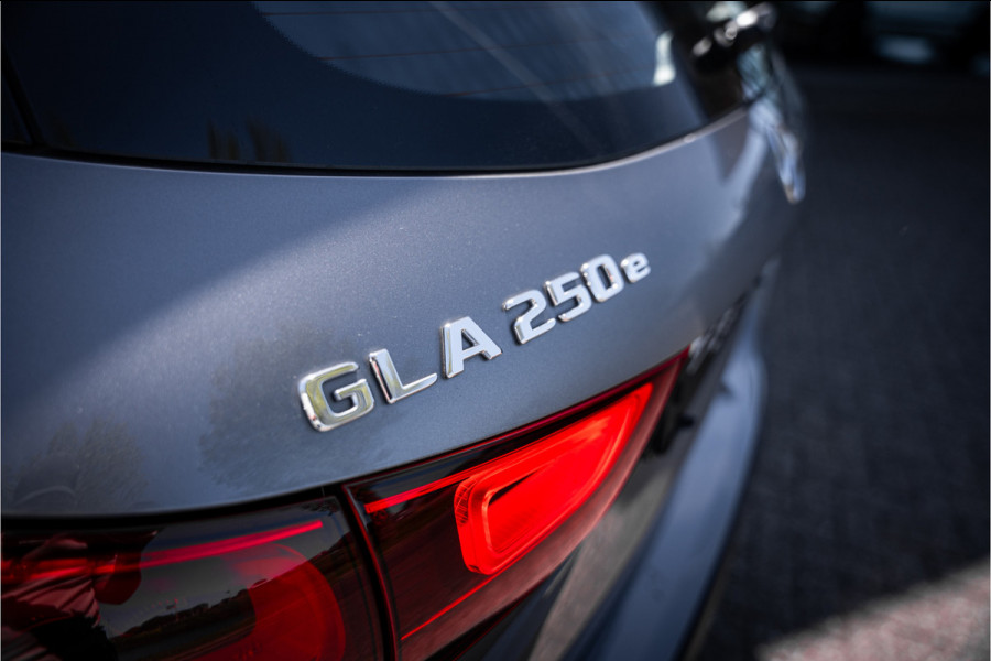 Mercedes-Benz GLA 250 e Style ** Panodak ** Trekhaak ** LED **