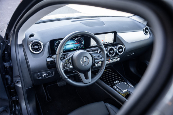 Mercedes-Benz GLA 250 e Style ** Panodak ** Trekhaak ** LED **
