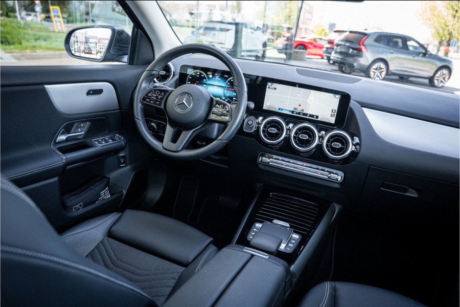 Mercedes-Benz GLA 250 e Style ** Panodak ** Trekhaak ** LED **