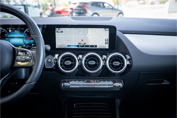 Mercedes-Benz GLA 250 e Style ** Panodak ** Trekhaak ** LED **