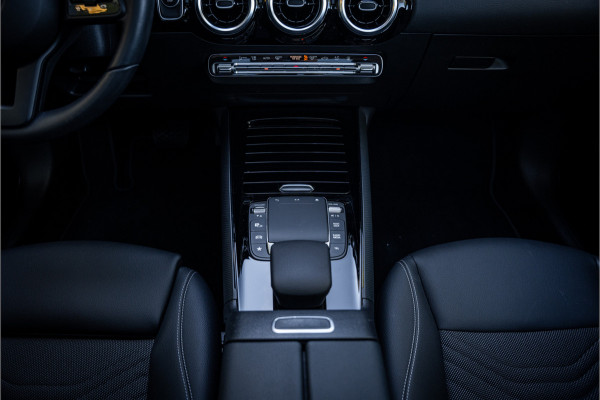 Mercedes-Benz GLA 250 e Style ** Panodak ** Trekhaak ** LED **