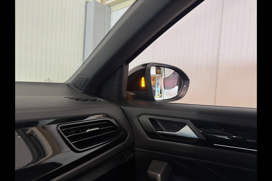 Volkswagen T-Roc 1.5 TSI R-Line | PANO | CAMERA | IQ LIGHTS | ACC