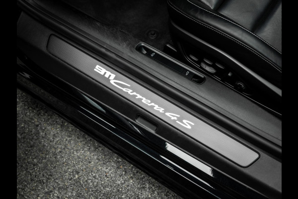 Porsche 911 Cabrio 3.0 Carrera 4 S | Akrapovic | Burmester | Lift | Full Option | Sport Chrono | Stoel ventilatie en verwarming |