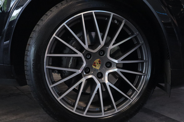 Porsche Cayenne 3.0 E-Hybrid Panoramadak Luchtvering Matrix 21"LM